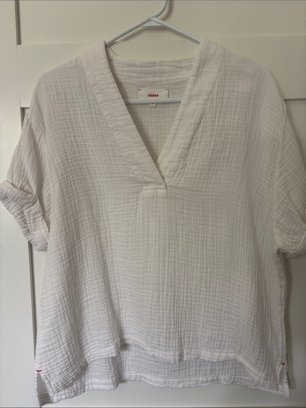 XiRENA White Gauze V-Neck Tunic Top